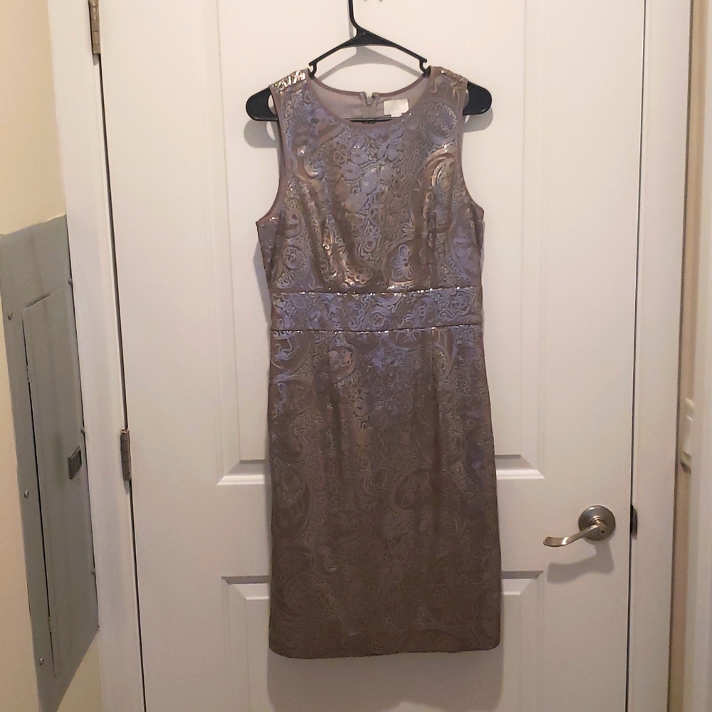 BR special occasions dress, size 8, color gray, perfect condition